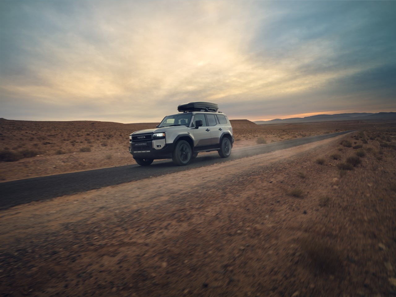 Land Cruiser auf einer unbefestigten Straße